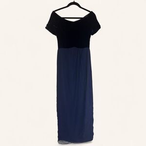 Vintage 1980s Custom Made Women's Navy Blue Velvet and Chiffon Formal Gown - XS